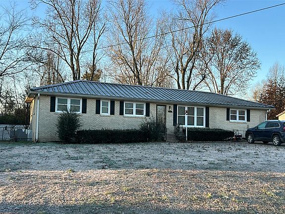 3rd image of 408 Oakdale Dr