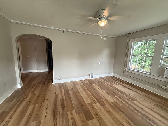 5th image of 102 Parkview St W #A