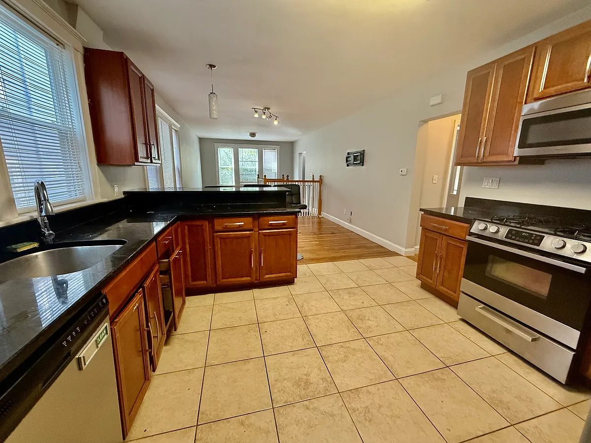 Building Photo - 222 Calumet St #2