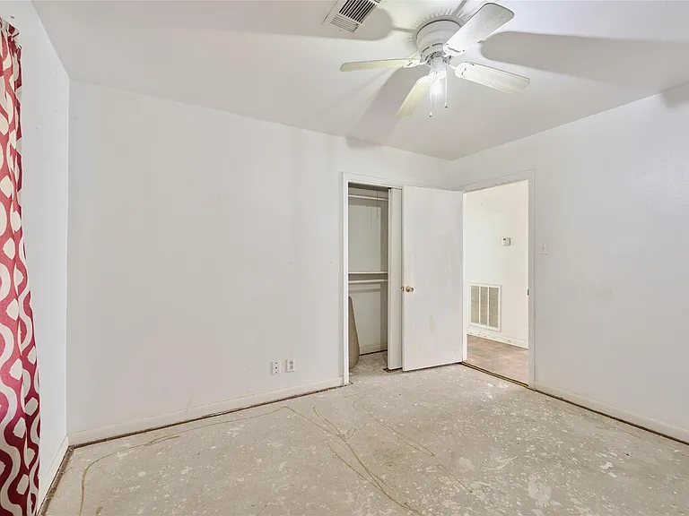 203 Paul Knox St — Photo 25