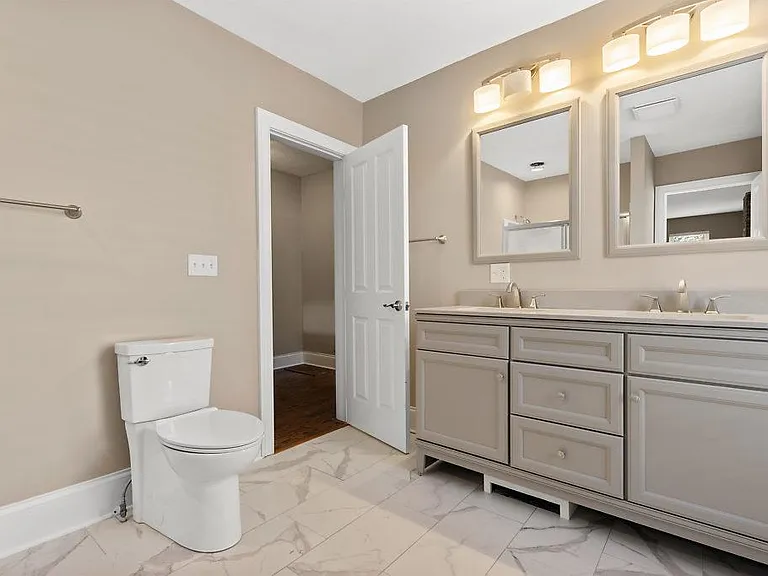 1131 Franklin Ave — Photo 13