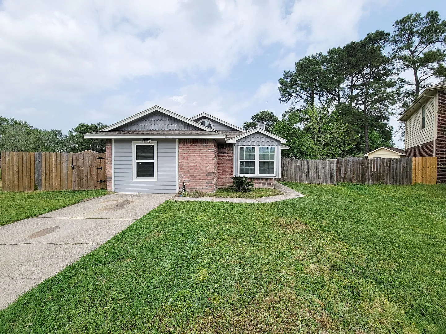 Beautiful 3 bedroom 2 bath home in Humble Texas. All new appliances, all new bathroom fixtures, c... — Photo 1