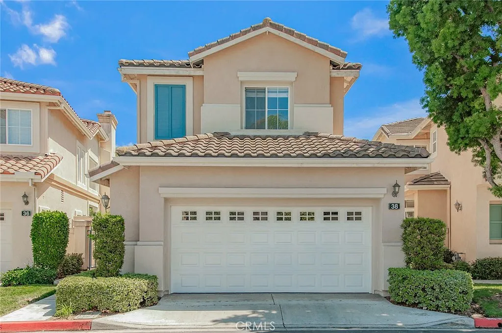 4 bed, 2004 sqft, $4,850 — Photo 1