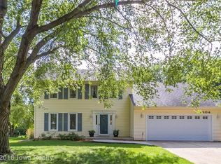 4304 Maple St, West Des Moines, IA 50265
