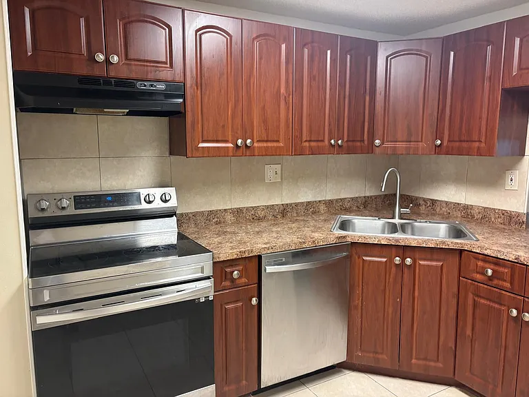 1700 NW 58th Ter #1B — Photo 2