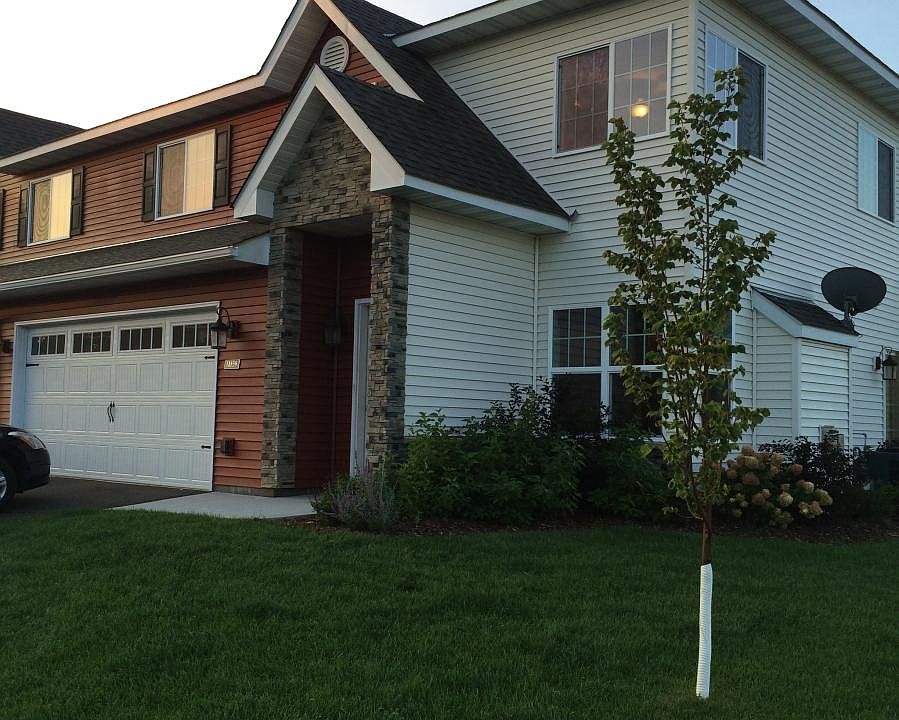 Side view of similar town home.