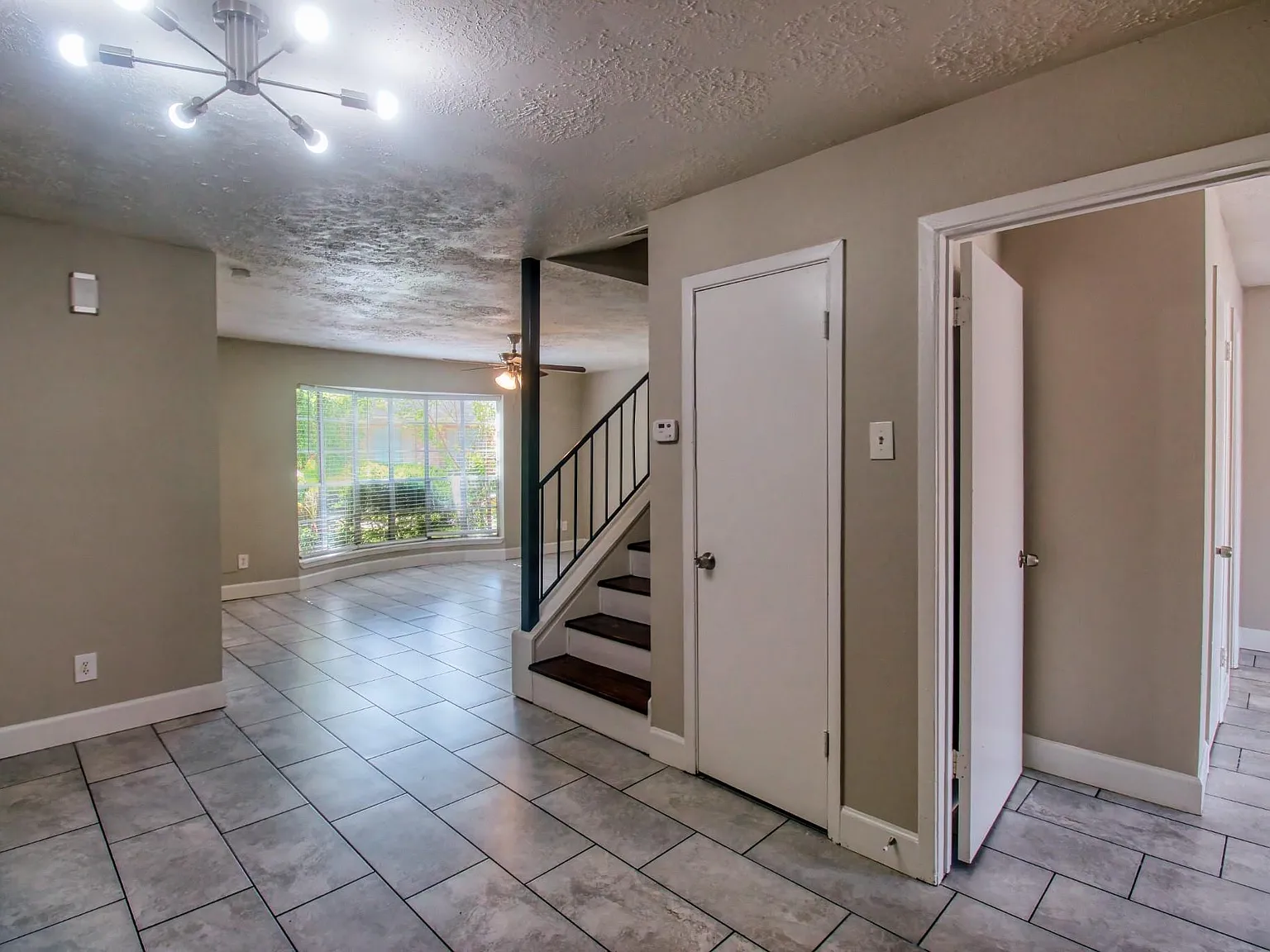 3 bed, 3.0 bath, 1564 sqft, $1,950 — Photo 2