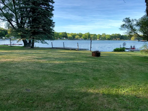 1181 Lyle Dr, Crystal, MI 48818