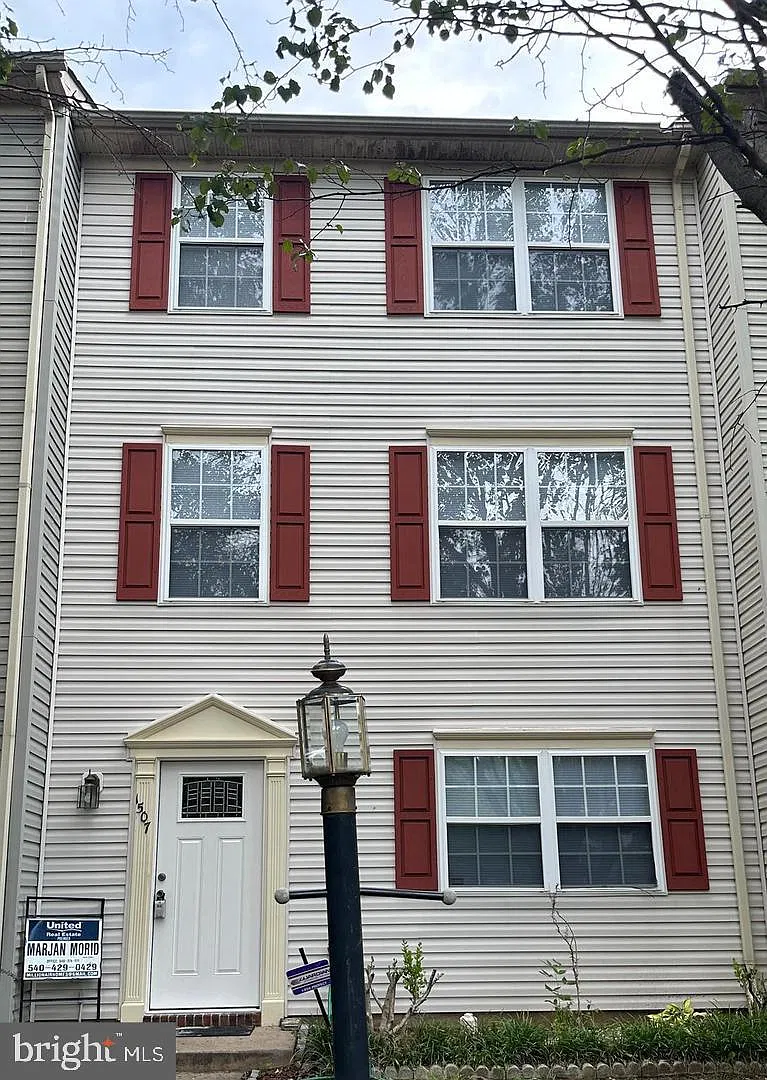3 bed, 2.0 bath, 2280 sqft, $2,199 — Photo 1