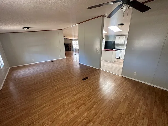 4 bed, 2052 sqft, $1,300 — Photo 2