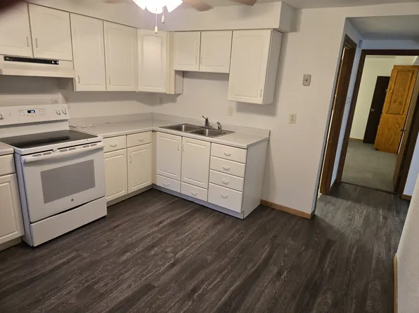 450 Plum St APT 9, East Dubuque, IL 61025