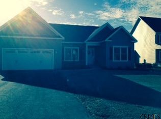 12 Alexandra Ct, Halfmoon, NY 12065