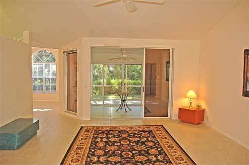 Light Living room w cathedral ceilings