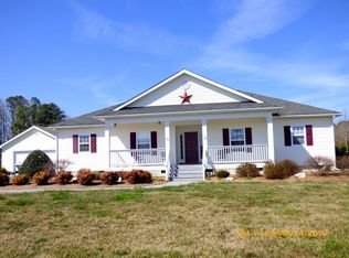 209 Greenfield Point Dr, Reedville, VA 22539