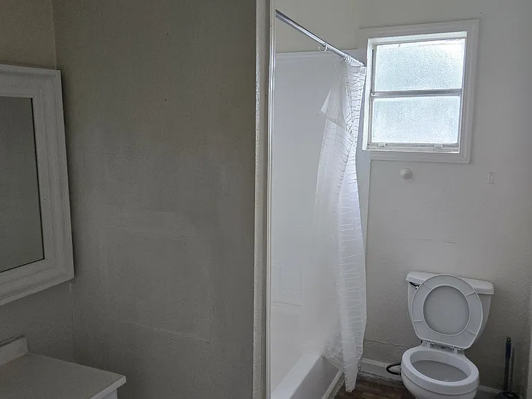 5004 Eastside Ave #101 — Photo 11