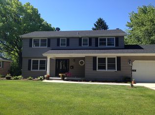 198 Longfellow Dr, Wheaton, IL 60189