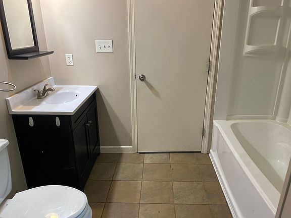4th image of 342 Hillcrest Dr