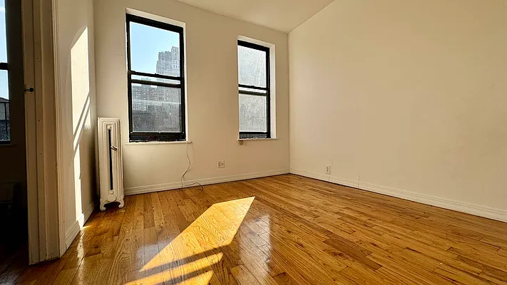 Rented by HOLTON REAL ESTATE INC. | media 9