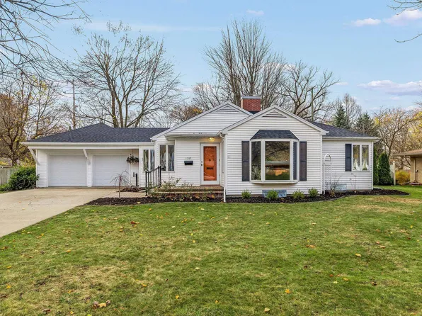 1203 Helen St, Midland, MI 48640