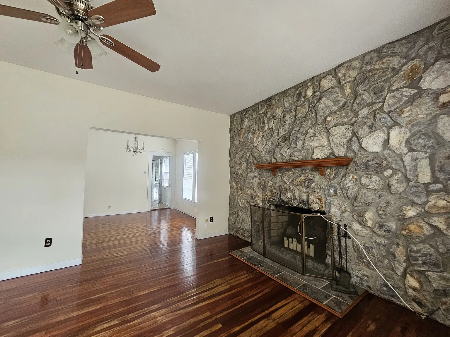 912 W Henry Ave — Photo 4