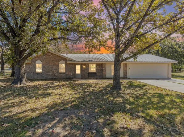 511 S Mill St, Cumby, TX 75433