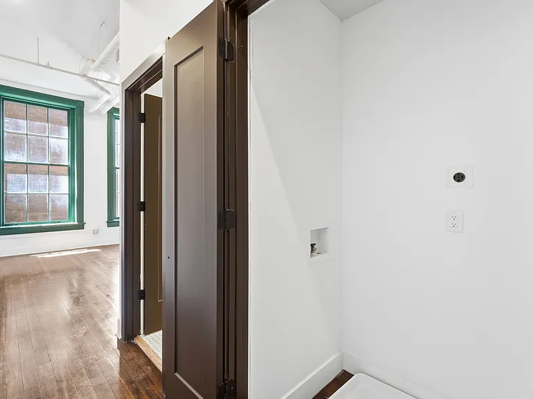 907 Main St #5 — Photo 24