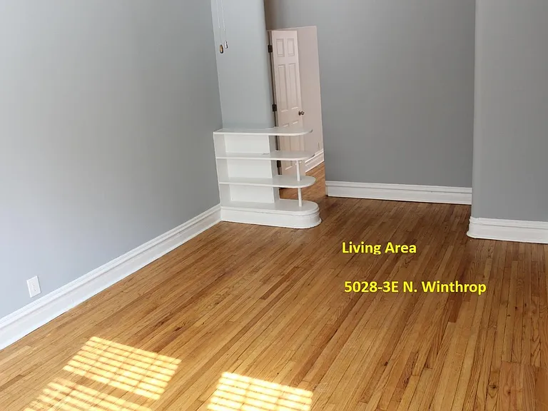 Living area 5028-3E N. Winthrop