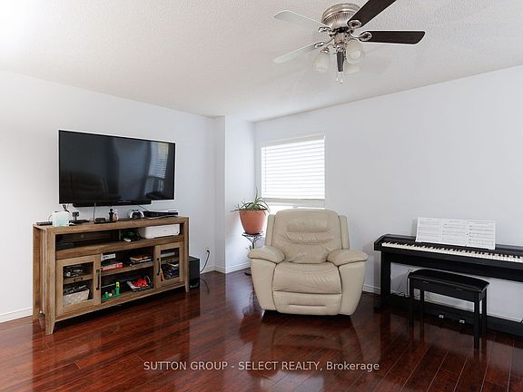 5th image of 832 Marigold St