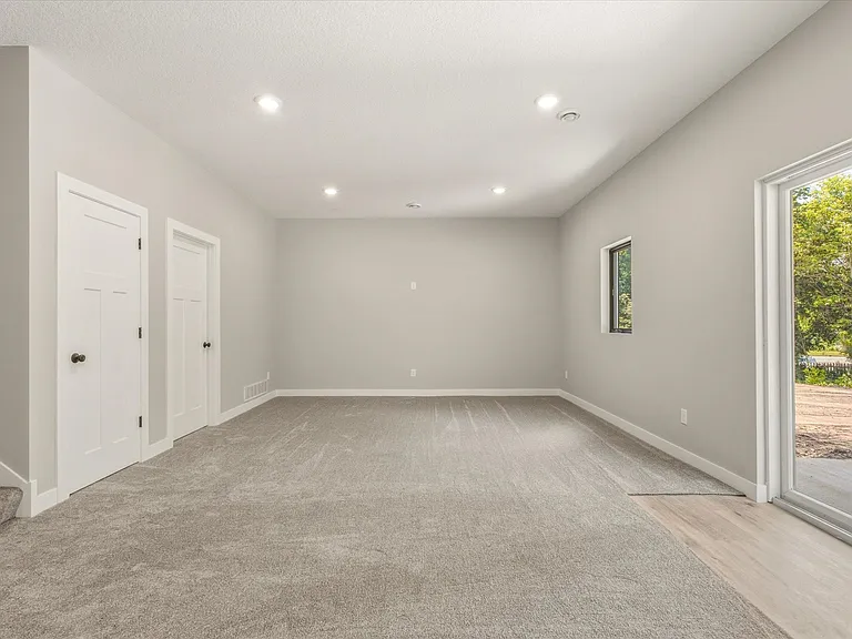 15939 Shadyview Ln N — Photo 30