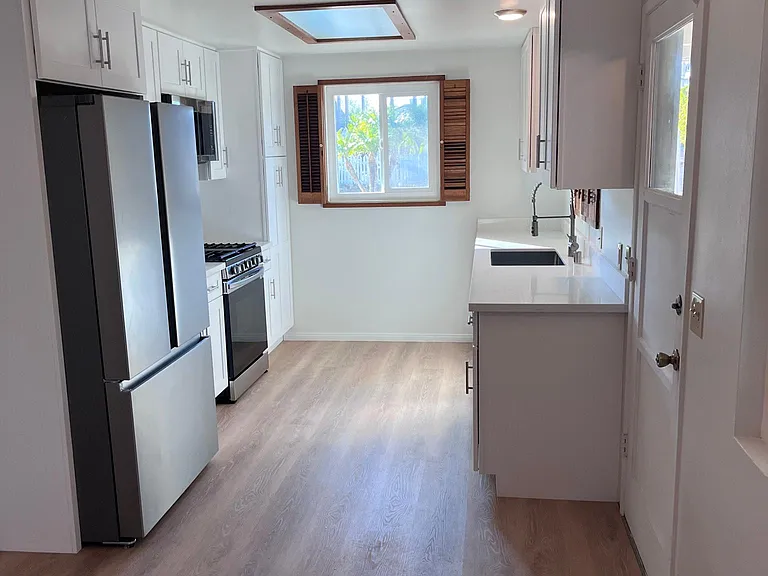 241 La Veta Ave — Photo 8
