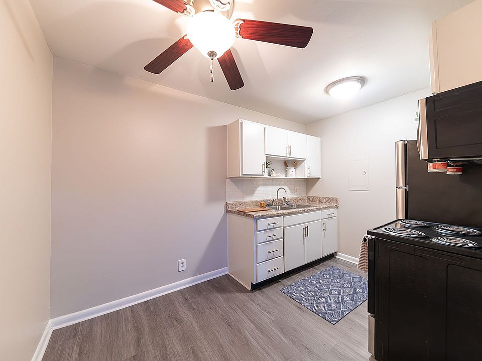 Explore this contemporary kitchen designed for culinary creativity and convenience.