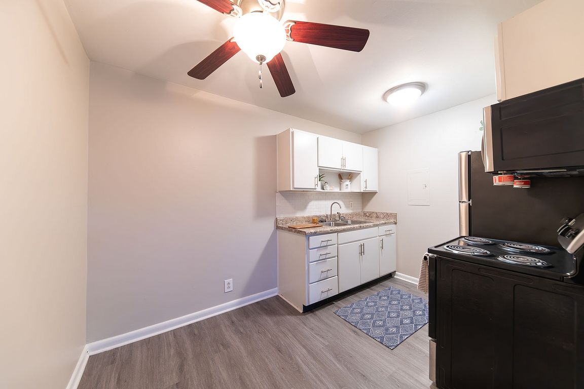 Explore this contemporary kitchen designed for culinary creativity and convenience.