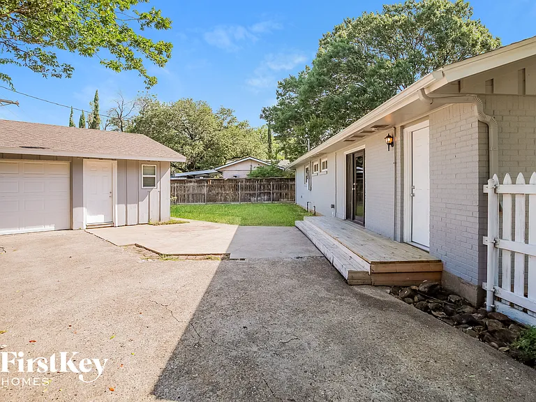 3439 Timberview Rd — Photo 15