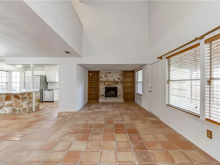 4200 Everest Ln — Photo 3