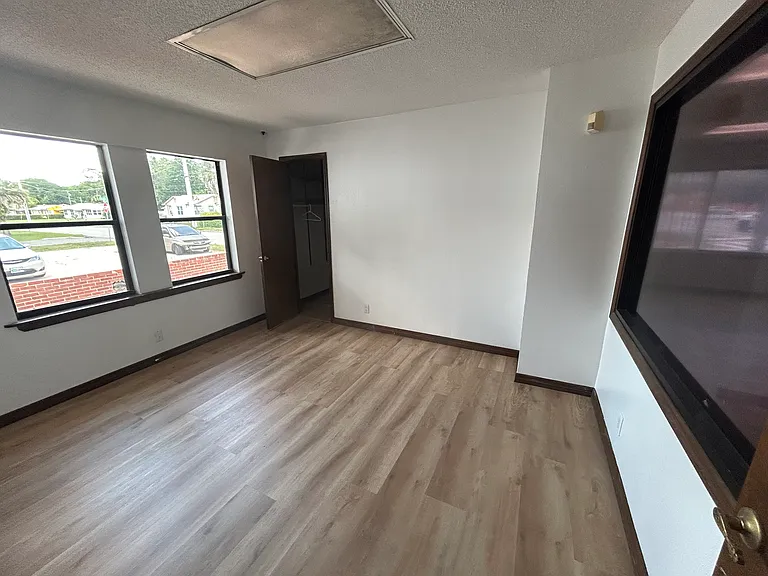 2400 Crill Ave — Photo 6