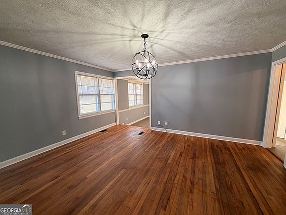 3rd image of 224 Rutland Cir