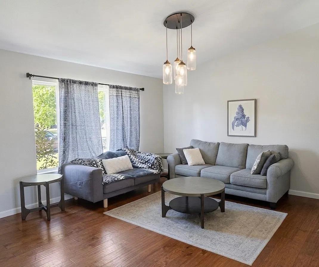 3 bed, 3.5 bath, 2000 sqft, $2,600 — Photo 2