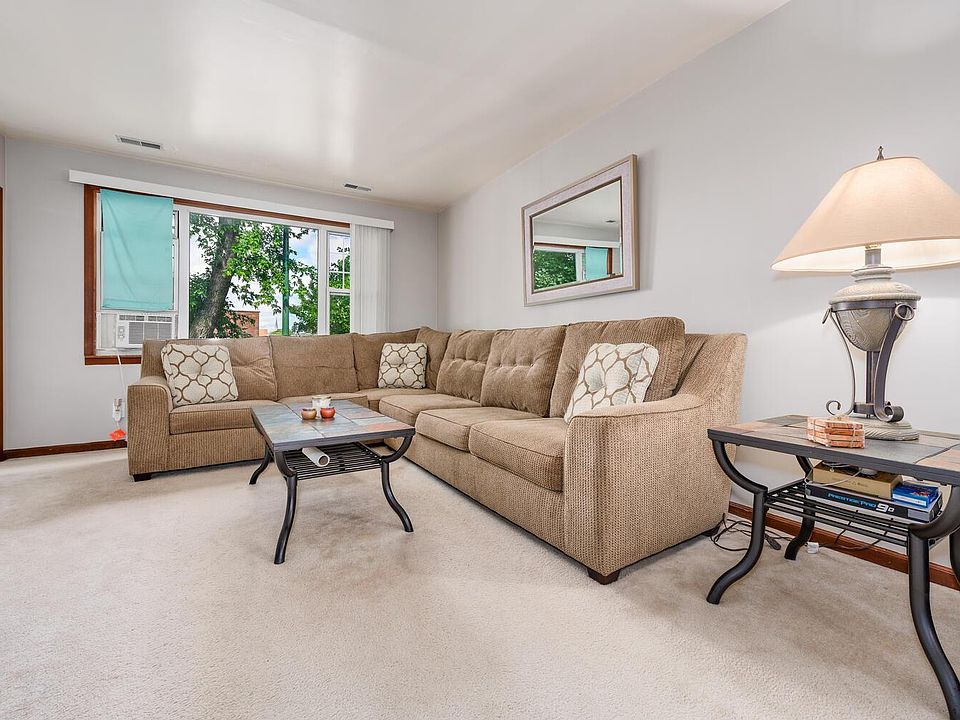 1st image of 3125 S Emerald Ave #2