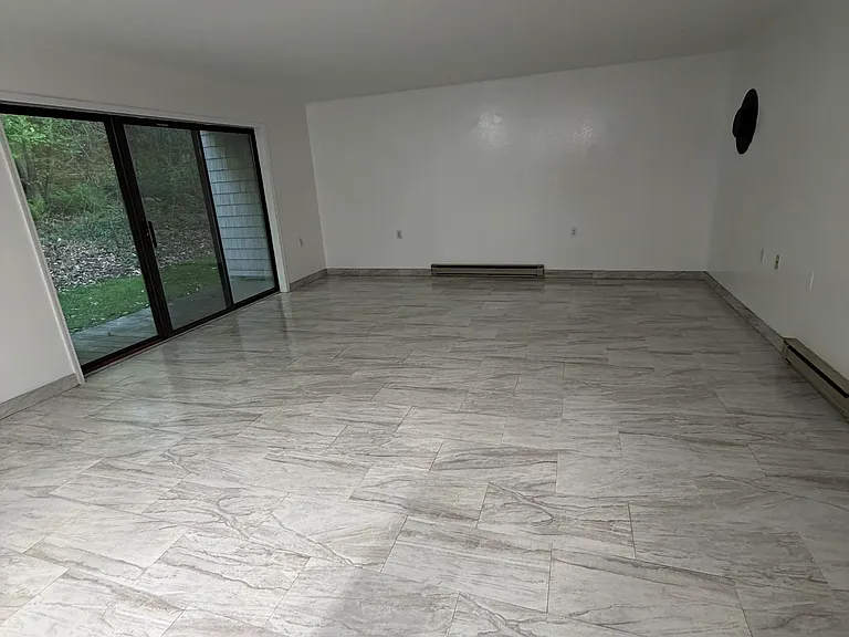 Hawthorne Cir — Photo 3