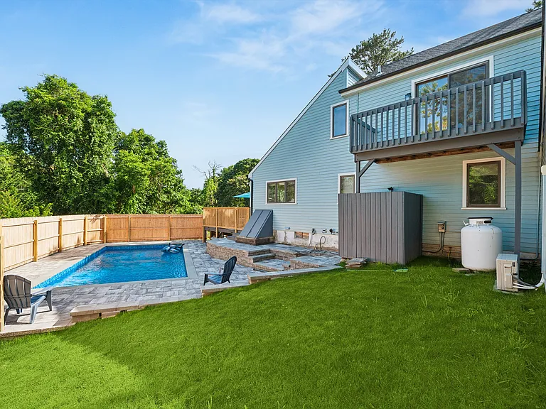 11 Lawrence Ave — Photo 20