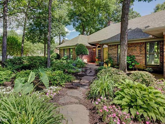 3rd image of 40 Stonegate Shores Dr