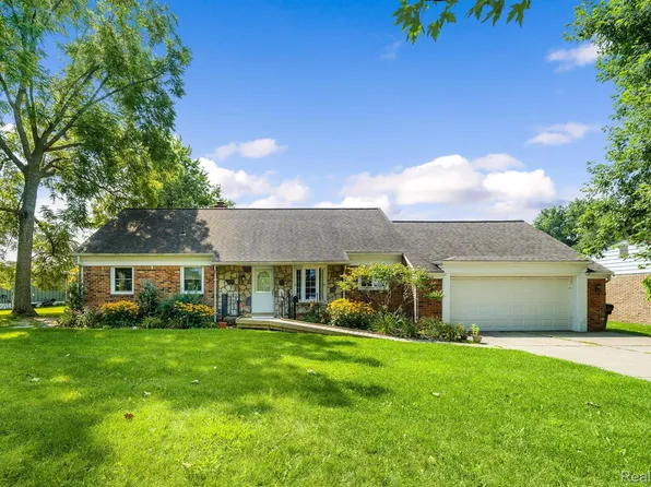 7212 Vicksburg Cir, Shelby Township, MI 48317