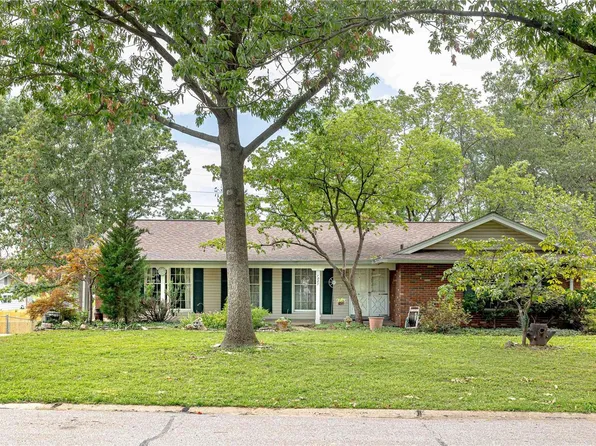 1027 Accent Dr, Saint Louis, MO 63146