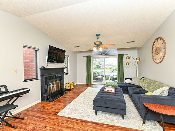 4th image of 2066 Oak Run Ct