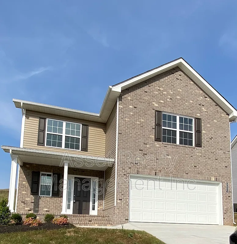 4 bed, 2.5 bath, 2224 sqft, $2,595 — Photo 3
