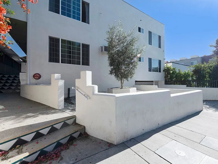 1008 N Stanley Ave #1A — Photo 17