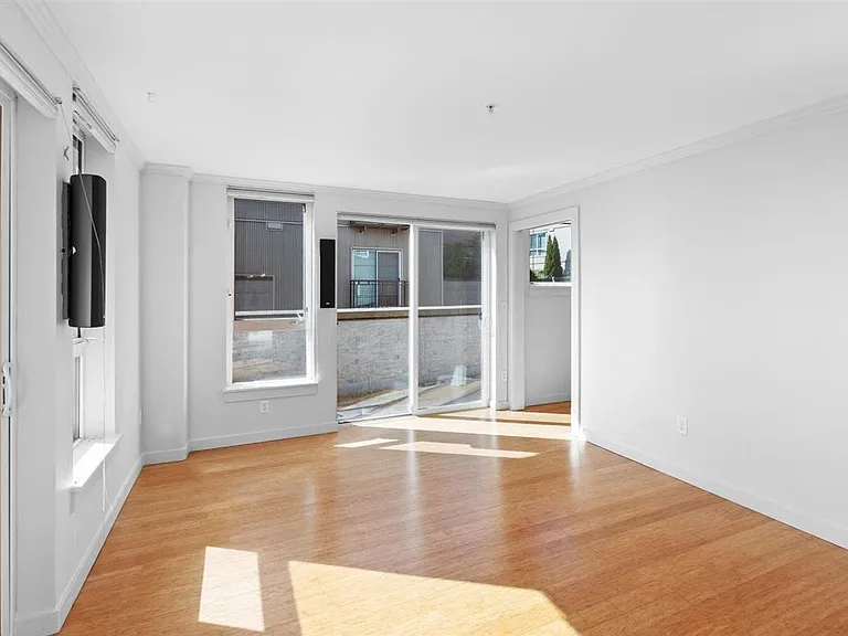 1420 E Pine St #E202 — Photo 5