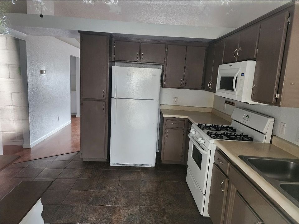 2nd image of 231 Chicory Ln