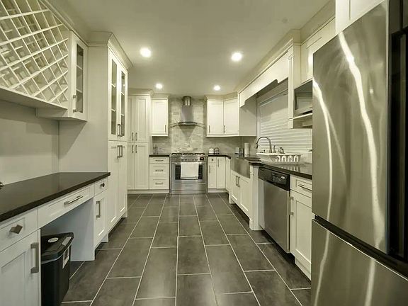 5th image of 18369 21a Ave