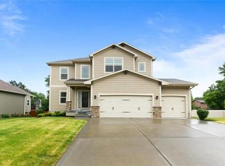 1801 NE Woodview Ln, Lees Summit, MO 64086
